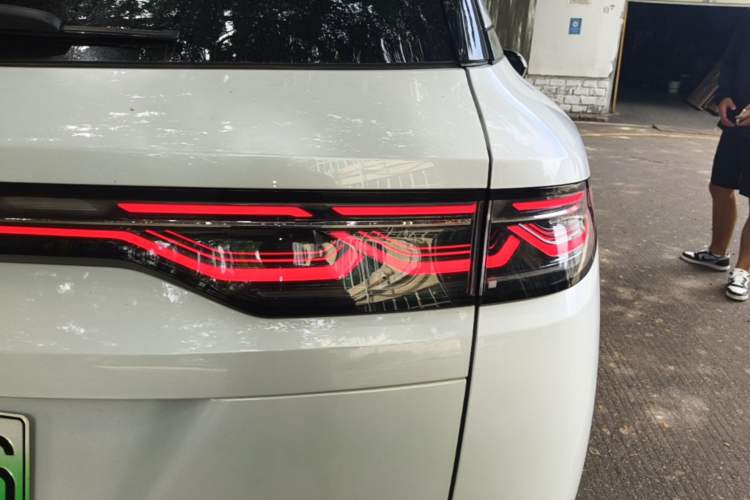 Used BYD Song L DM-i 2025 Intelligent Driving Version 112 km Beyond-Range Type Right Rear Taillight