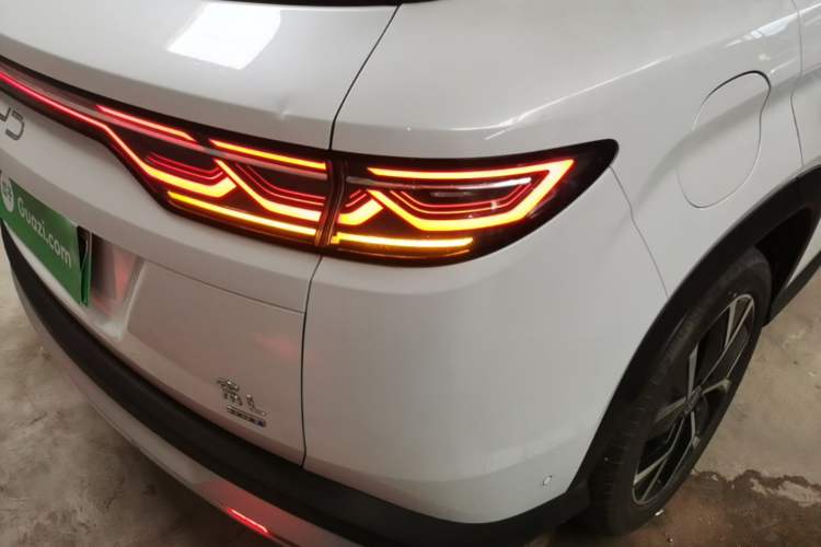 Used BYD Song L DM-i 2025 Intelligent Driving Version 160 km Beyond-Range Type Right Rear Taillight