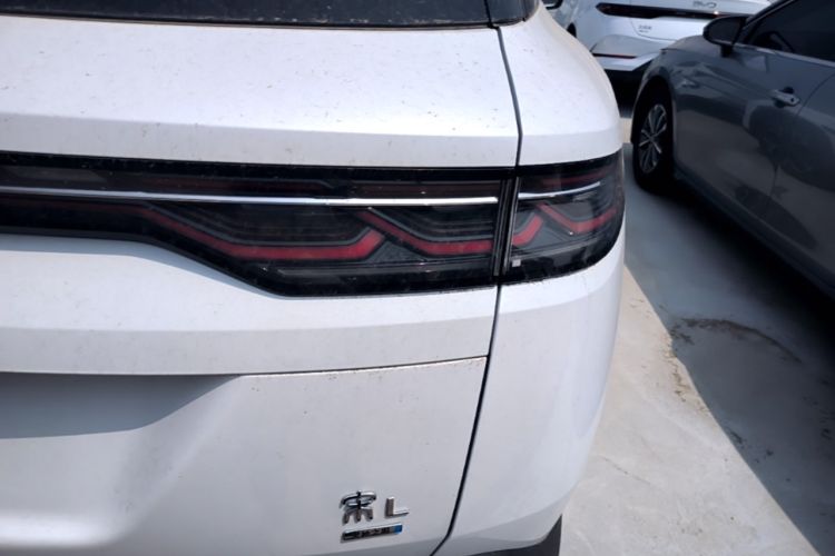 Used BYD Song L DM-i 2025 Intelligent Driving Version 160 km Beyond-Range Type Right Rear Taillight
