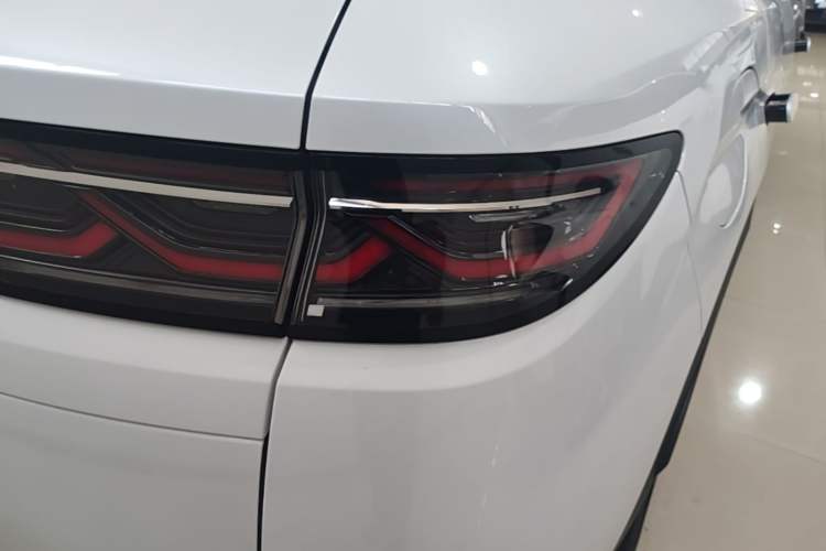 Used BYD Song L DM-i 2025 Intelligent Driving Version 112 km Beyond-Range Type Right Rear Taillight