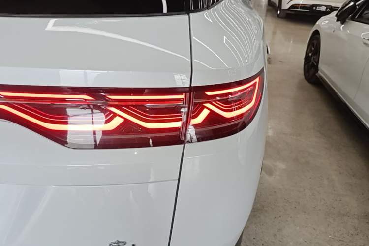 Used BYD Song L DM-i 2025 Intelligent Driving Version 112 km Leading Trim Right Rear Taillight