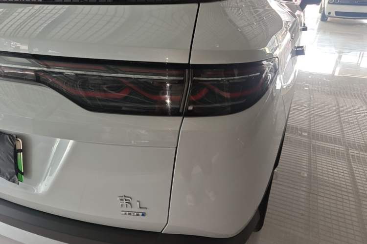 Used BYD Song L DM-i 2025 Intelligent Driving Version 112 km Beyond-Range Type Right Rear Taillight