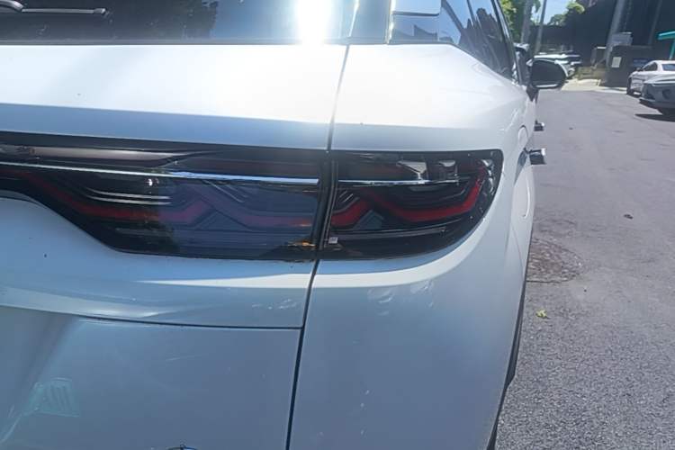 Used BYD Song L DM-i 2025 Intelligent Driving Version 160 km Beyond-Range Type Right Rear Taillight