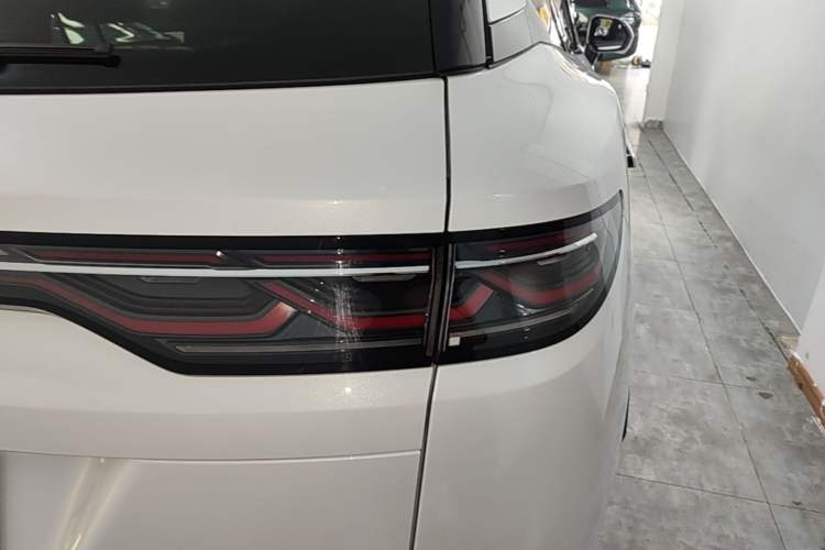 Used BYD Song L DM-i 2025 Intelligent Driving Version 160 km Beyond-Range Type Right Rear Taillight