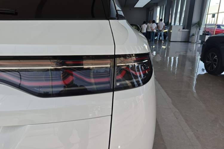 Used BYD Song L DM-i 2025 Intelligent Driving Version 160 km Beyond-Range Type Right Rear Taillight