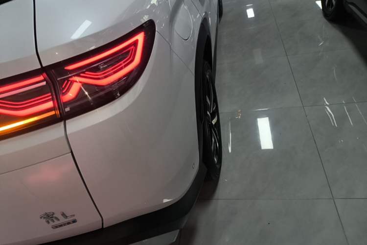 Used BYD Song L DM-i 2025 Intelligent Driving Version 112 km Beyond-Range Type Right Rear Taillight