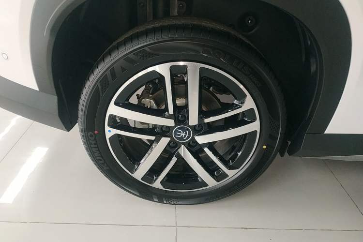 Used BYD Song L DM-i 2025 Intelligent Driving Version 112 km Leading Trim Right Rear Wheel Hub