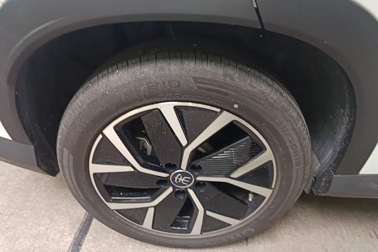 Used BYD Song L DM-i 2025 Intelligent Driving Version 160 km Beyond-Range Type Right Rear Wheel Hub