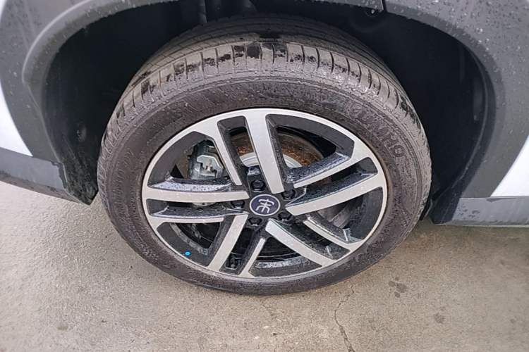 Used BYD Song L DM-i 2025 Intelligent Driving Version 112 km Leading Trim Right Rear Wheel Hub