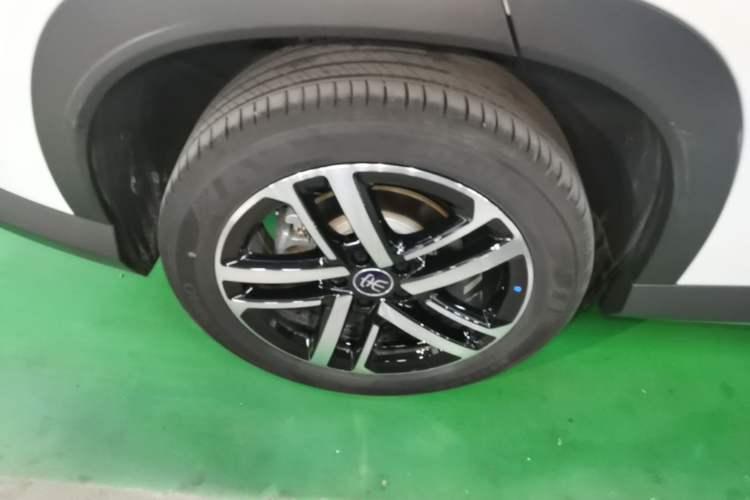 Used BYD Song L DM-i 2025 Intelligent Driving Version 112 km Leading Trim Right Rear Wheel Hub