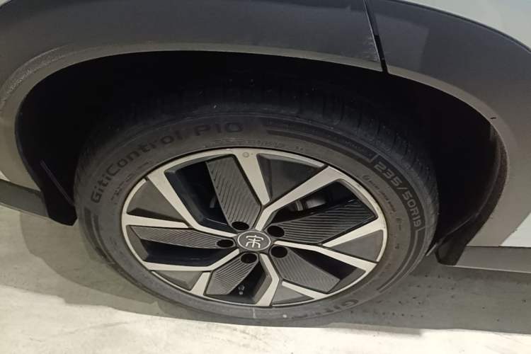 Used BYD Song L DM-i 2025 Intelligent Driving Version 160 km Beyond-Range Type Right Rear Wheel Hub