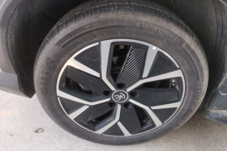 Used BYD Song L DM-i 2025 Intelligent Driving Version 160 km Beyond-Range Type Right Rear Wheel Hub