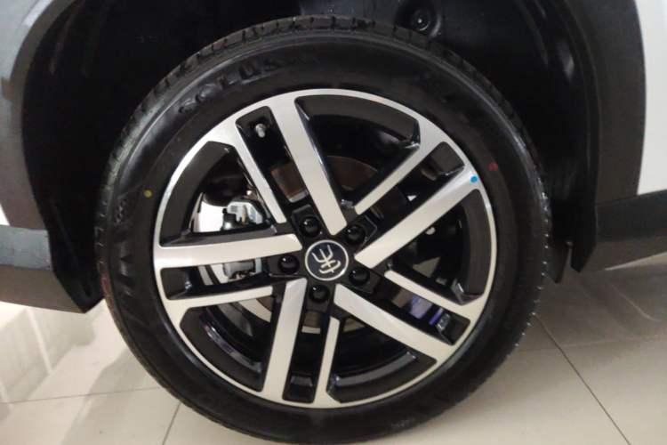 Used BYD Song L DM-i 2025 Intelligent Driving Version 112 km Leading Trim Right Rear Wheel Hub