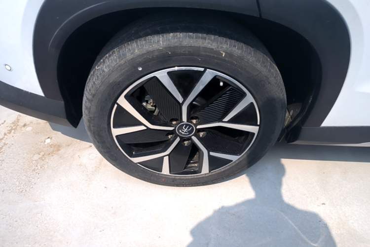 Used BYD Song L DM-i 2025 Intelligent Driving Version 160 km Beyond-Range Type Right Rear Wheel Hub