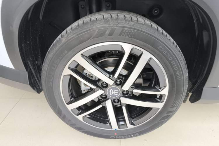Used BYD Song L DM-i 2025 Intelligent Driving Version 112 km Leading Trim Right Rear Wheel Hub