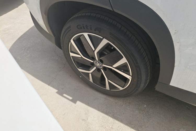 Used BYD Song L DM-i 2025 Intelligent Driving Version 160 km Beyond-Range Type Right Rear Wheel Hub