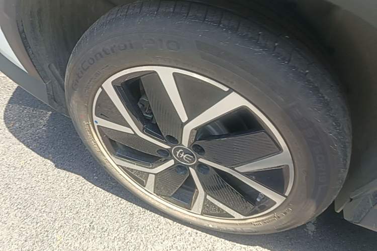 Used BYD Song L DM-i 2025 Intelligent Driving Version 160 km Beyond-Range Type Right Rear Wheel Hub