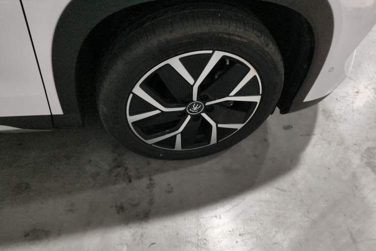 Used BYD Song L DM-i 2025 Intelligent Driving Version 160 km Beyond-Range Type Right Rear Wheel Hub
