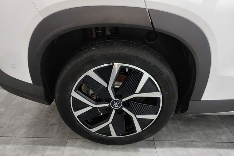 Used BYD Song L DM-i 2025 Intelligent Driving Version 160 km Beyond-Range Type Right Rear Wheel Hub