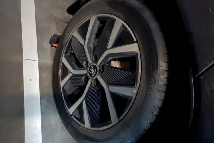 Used BYD Song L DM-i 2025 Intelligent Driving Version 160 km Beyond-Range Type Right Rear Wheel Hub