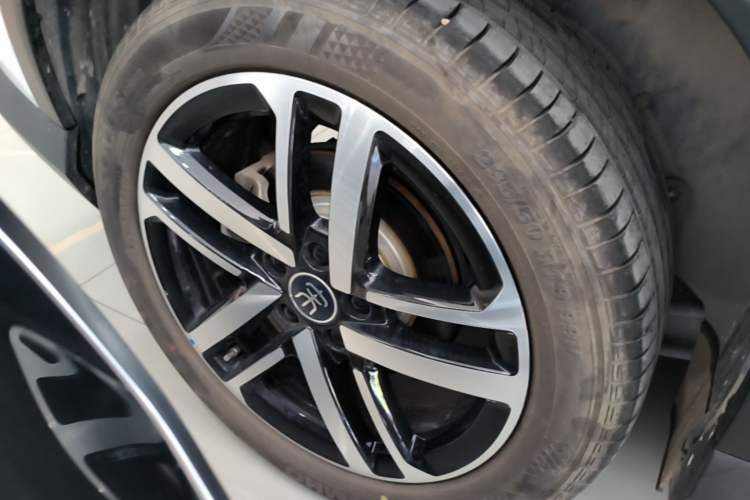Used BYD Song L DM-i 2025 Intelligent Driving Version 112 km Beyond-Range Type Right Rear Wheel Hub
