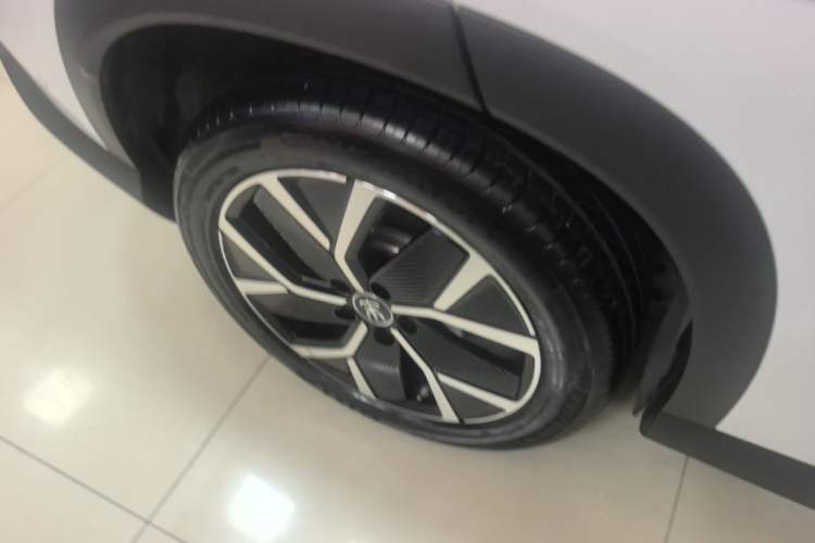 Used BYD Song L DM-i 2025 Intelligent Driving Version 160 km Beyond-Range Type Right Rear Wheel Hub