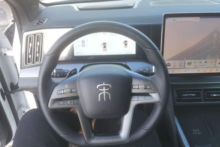 Used BYD Song L DM-i 2025 Intelligent Driving Version 160 km Beyond-Range Type Steering Wheel