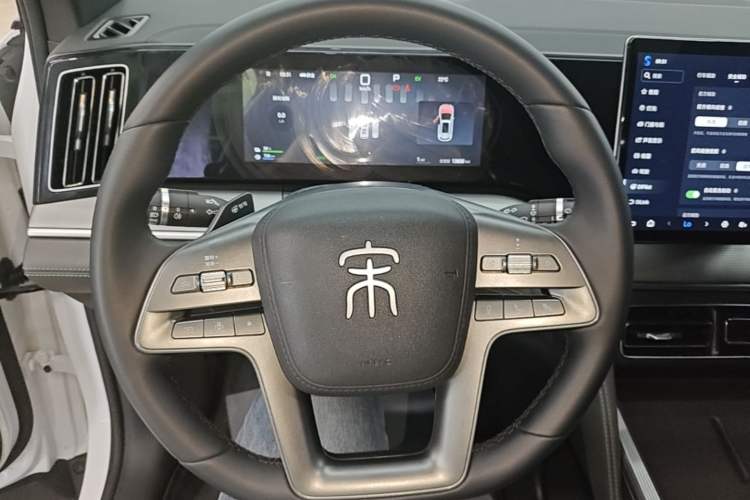 Used BYD Song L DM-i 2025 Intelligent Driving Version 112 km Leading Trim Steering Wheel
