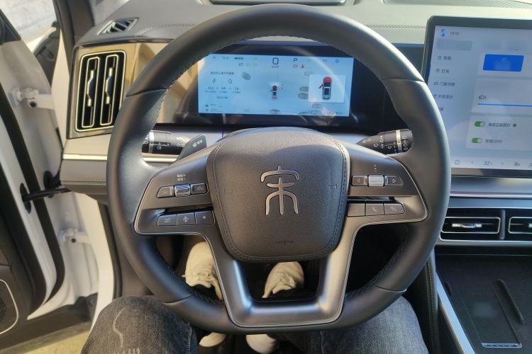Used BYD Song L DM-i 2025 Intelligent Driving Version 160 km Beyond-Range Type Steering Wheel