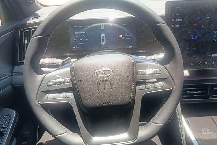 Used BYD Song L DM-i 2025 Intelligent Driving Version 160 km Beyond-Range Type Steering Wheel