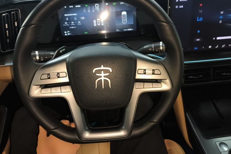 Used BYD Song L DM-i 2025 Intelligent Driving Version 112 km Beyond-Range Type Steering Wheel