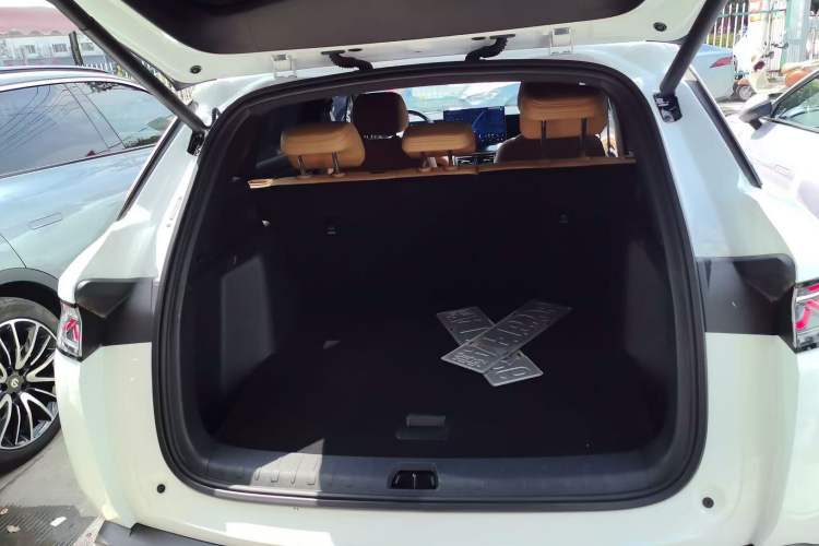 Used BYD Song L DM-i 2025 Intelligent Driving Version 160 km Beyond-Range Type Trunk