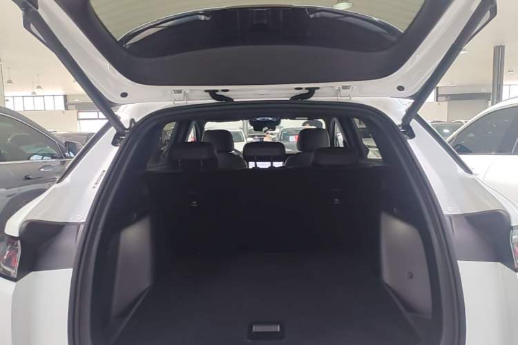 Used BYD Song L DM-i 2025 Intelligent Driving Version 112 km Beyond-Range Type Trunk