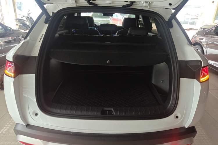 Used BYD Song L DM-i 2025 Intelligent Driving Version 112 km Beyond-Range Type Trunk