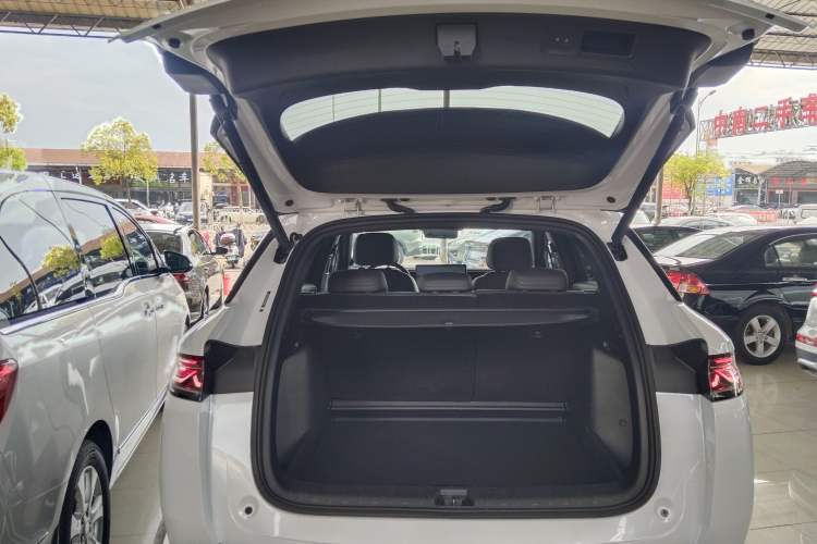 Used BYD Song L DM-i 2025 Intelligent Driving Version 112 km Beyond-Range Type Trunk