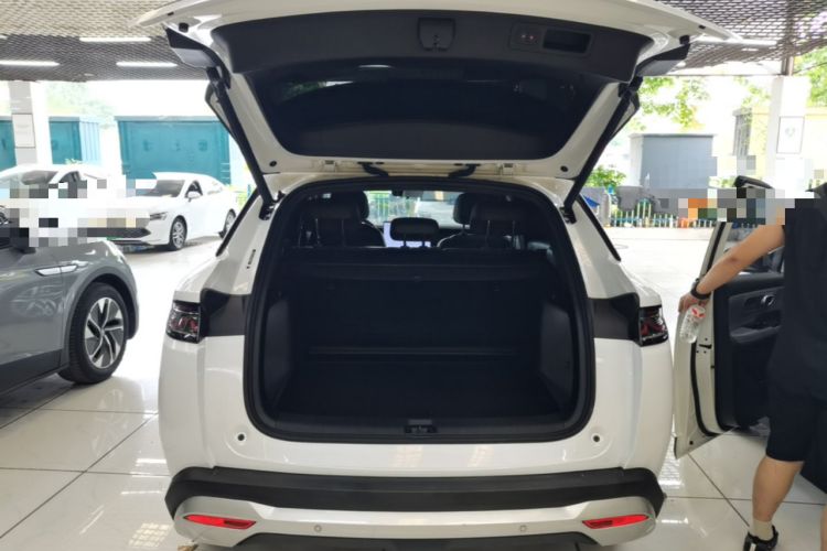 Used BYD Song L DM-i 2025 Intelligent Driving Version 112 km Beyond-Range Type Trunk