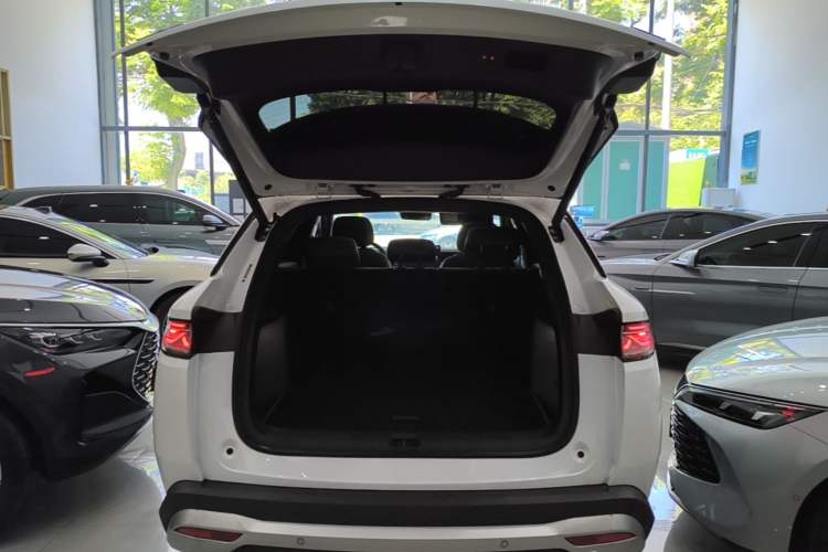 Used BYD Song L DM-i 2025 Intelligent Driving Version 112 km Beyond-Range Type Trunk