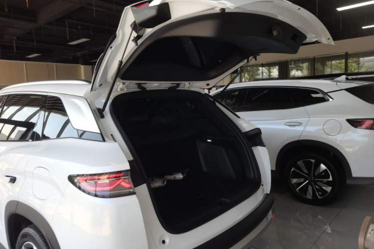 Used BYD Song L DM-i 2025 Intelligent Driving Version 112 km Leading Trim Trunk