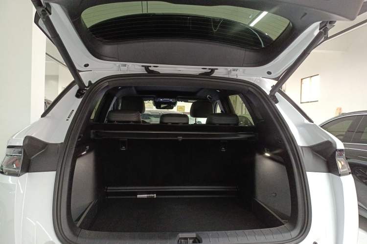 Used BYD Song L DM-i 2025 Intelligent Driving Version 160 km Beyond-Range Type Trunk