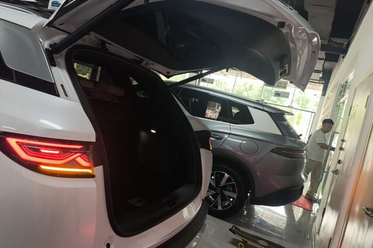 Used BYD Song L DM-i 2025 Intelligent Driving Version 112 km Beyond-Range Type Trunk