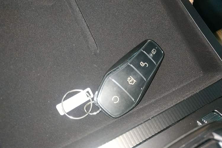 Used BYD Song L DM-i 2025 Intelligent Driving Version 112 km Leading Trim Vehicle Key