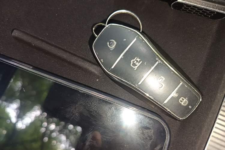 Used BYD Song L DM-i 2025 Intelligent Driving Version 160 km Beyond-Range Type Vehicle Key