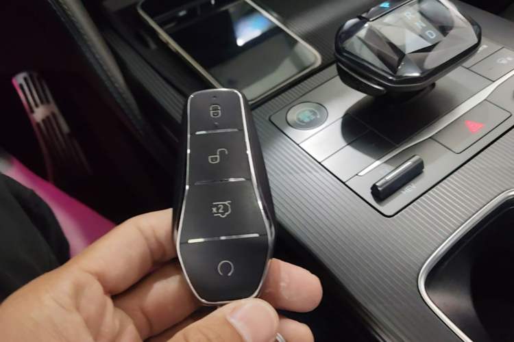 Used BYD Song L DM-i 2025 Intelligent Driving Version 112 km Beyond-Range Type Vehicle Key
