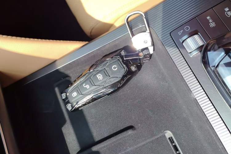 Used BYD Song L DM-i 2025 Intelligent Driving Version 160 km Beyond-Range Type Vehicle Key