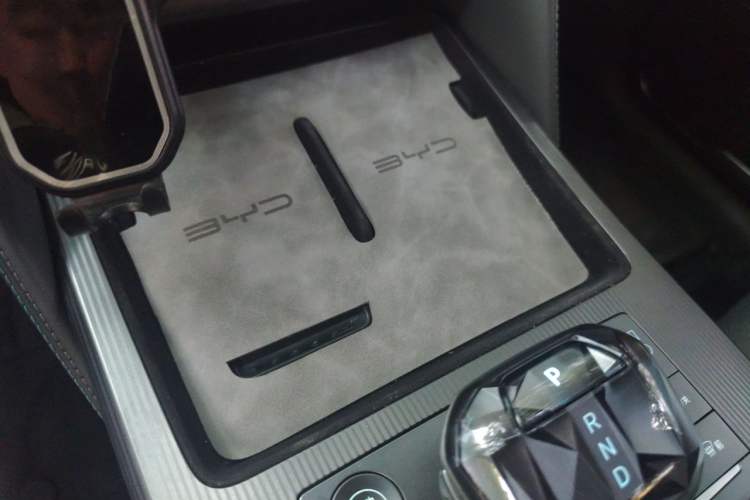Used BYD Song L DM-i 2025 Intelligent Driving Version 112 km Beyond-Range Type Vehicle Key