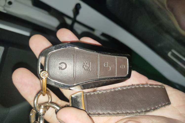 Used BYD Song L DM-i 2025 Intelligent Driving Version 112 km Leading Trim Vehicle Key