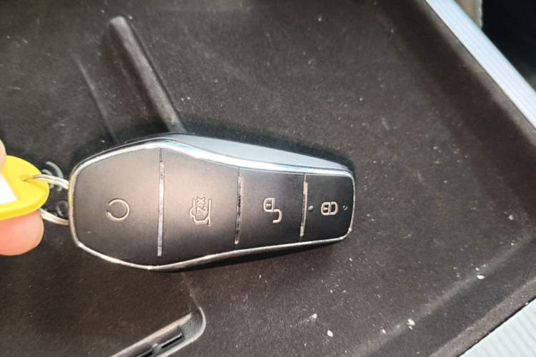 Used BYD Song L DM-i 2025 Intelligent Driving Version 112 km Beyond-Range Type Vehicle Key