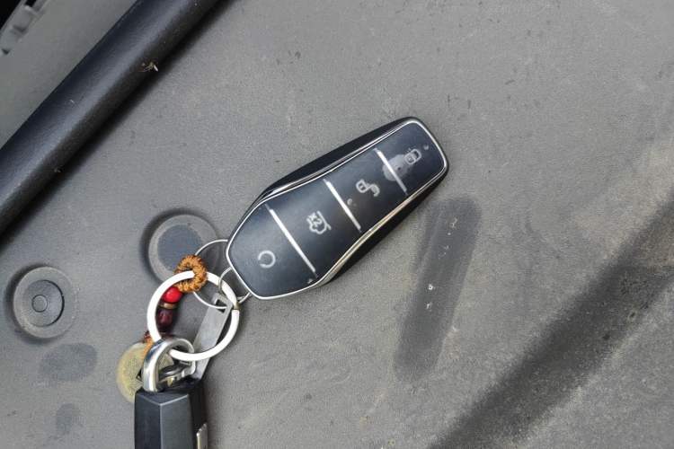 Used BYD Song L DM-i 2025 Intelligent Driving Version 160 km Beyond-Range Type Vehicle Key