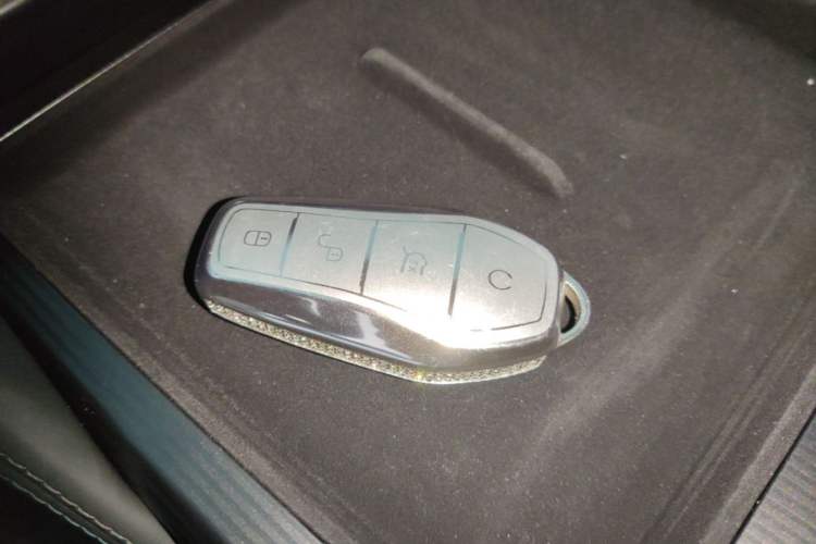 Used BYD Song L DM-i 2025 Intelligent Driving Version 112 km Leading Trim Vehicle Key
