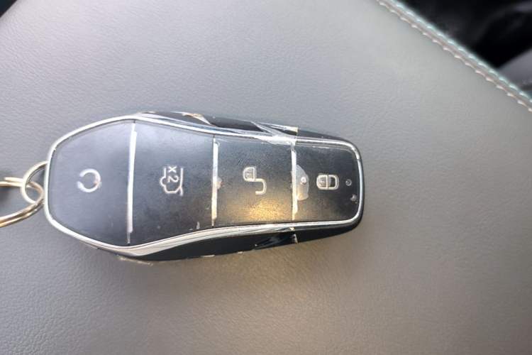 Used BYD Song L DM-i 2025 Intelligent Driving Version 160 km Beyond-Range Type Vehicle Key